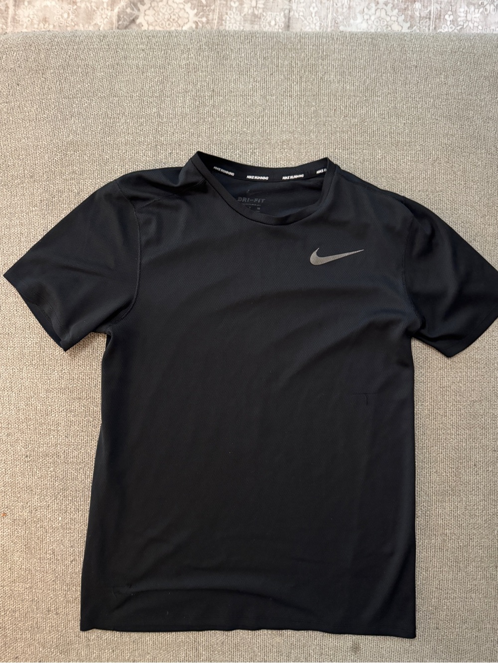 Nike Dri-Fit Mens Small Running T-Shirt Black moisture wick mesh 904634-010